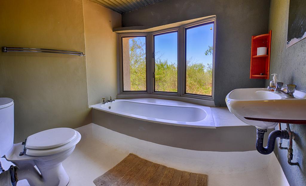 Tingala Lodge - Bed In The Bush พาลาบอร์วา ห้อง รูปภาพ